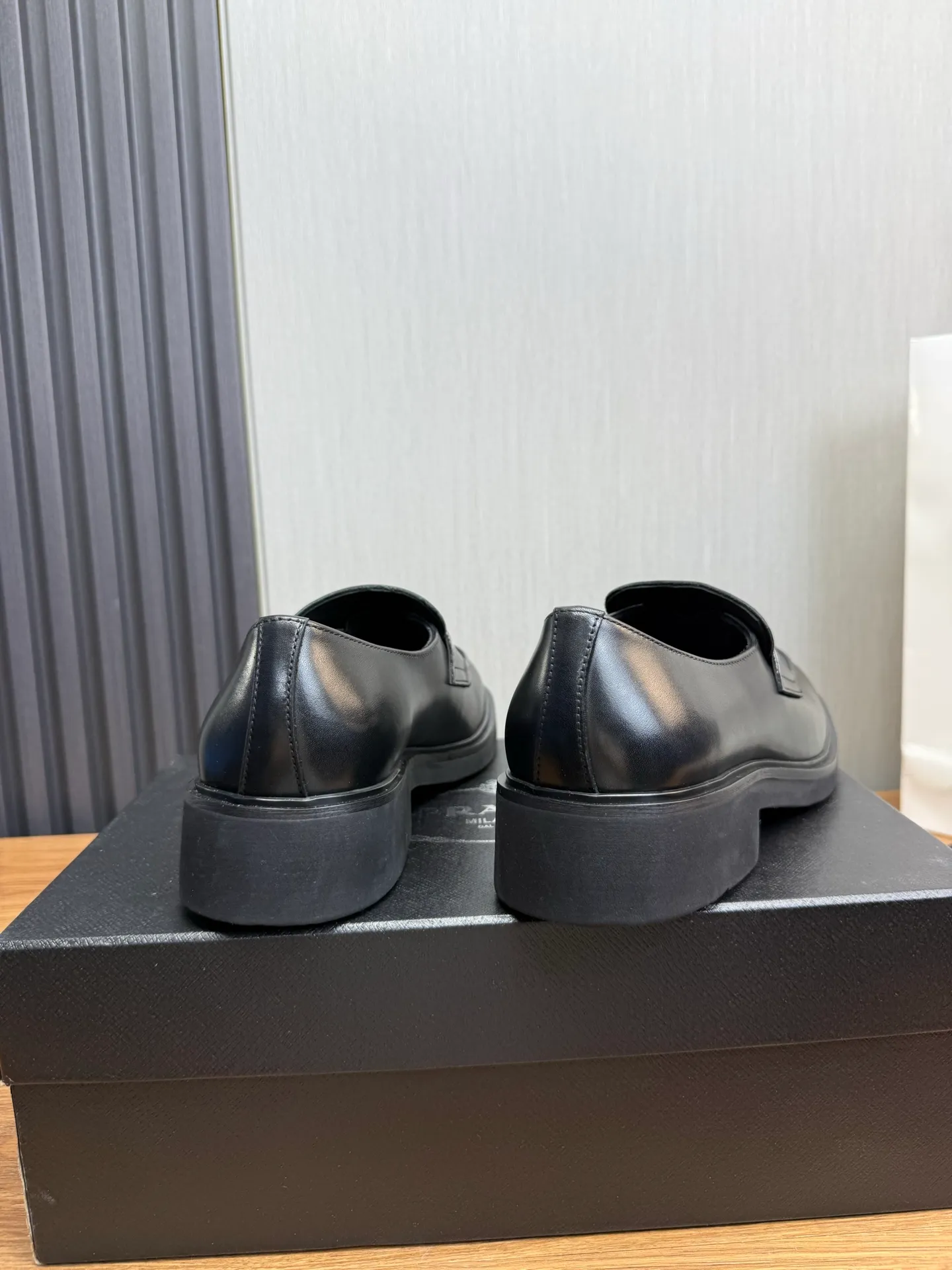 Men's shoes 💰840💰 [PRADA] New models synchronized with the official website, high-quality shipments ✔️Hot-sellers🔥 Original cowhide. Open edge beaded cowhide + cowhide lining, 1🆚1 replica, original lightweight foam outsole, 38-45 (men's 38.45 custom-made, non-refundable)
